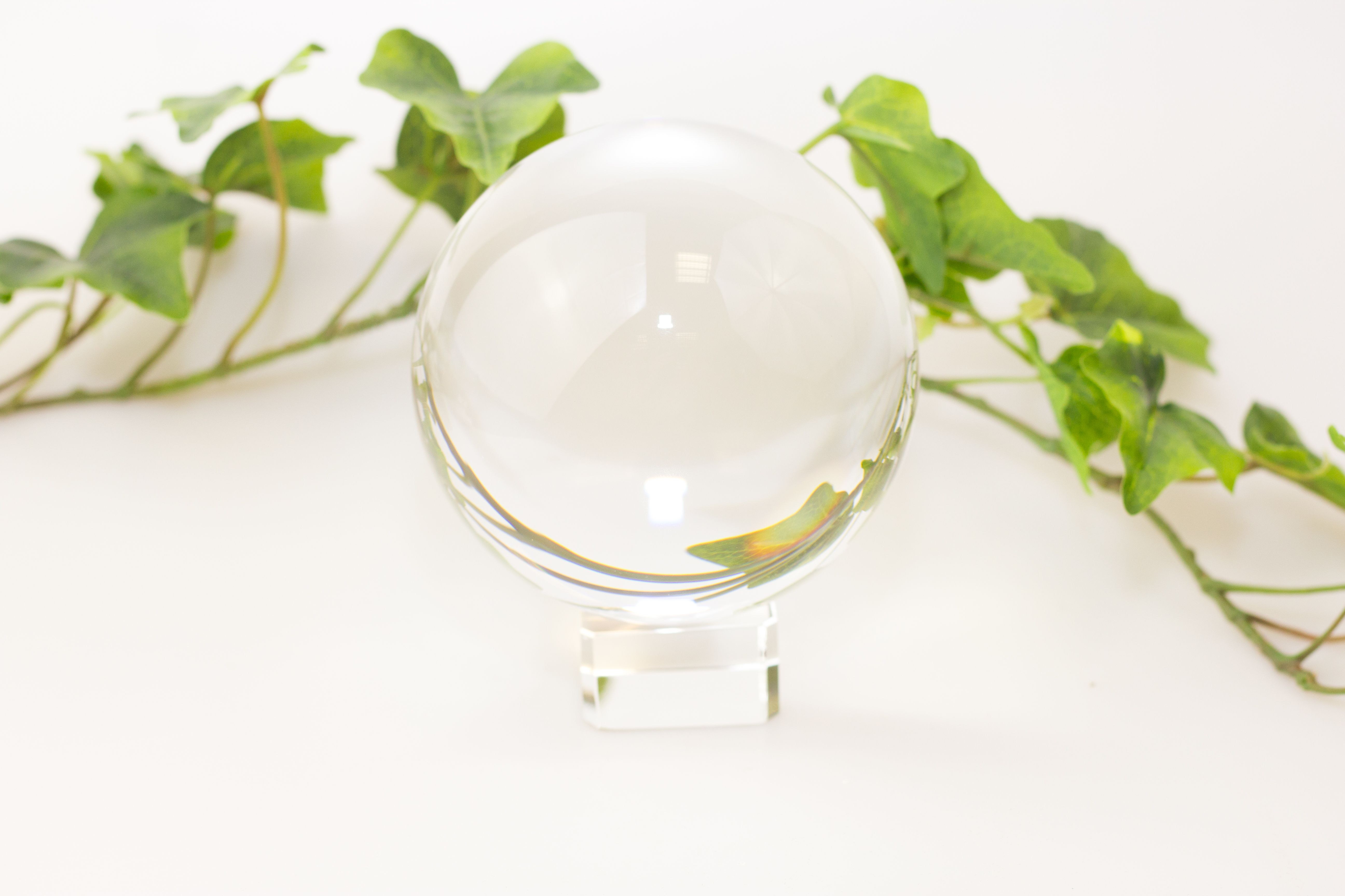 Kristallkugel + Glasfuß -- 12 cm