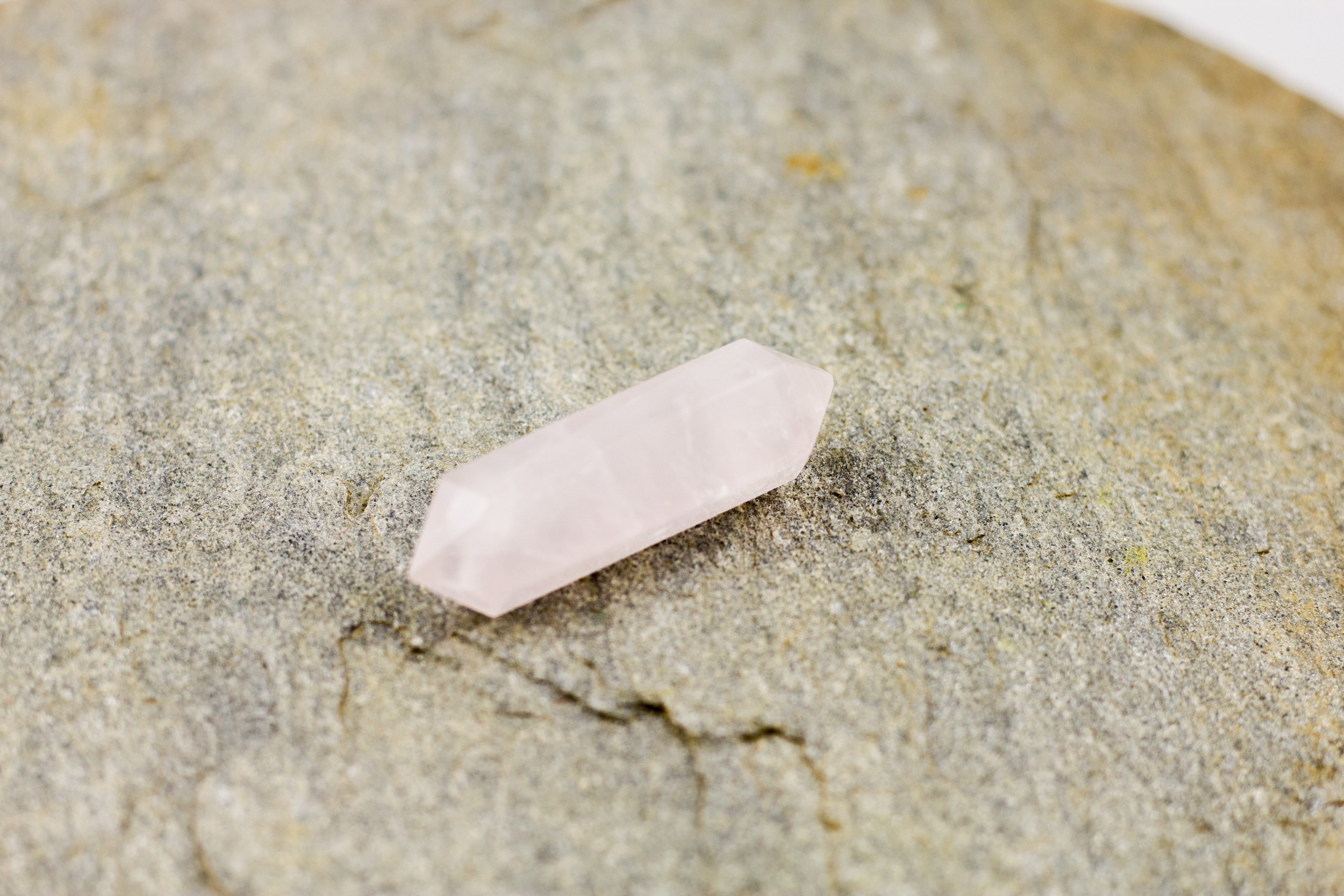 Rosenquarz Doppelender geschliffen ca. 4 - 5 cm (B-Qualität)