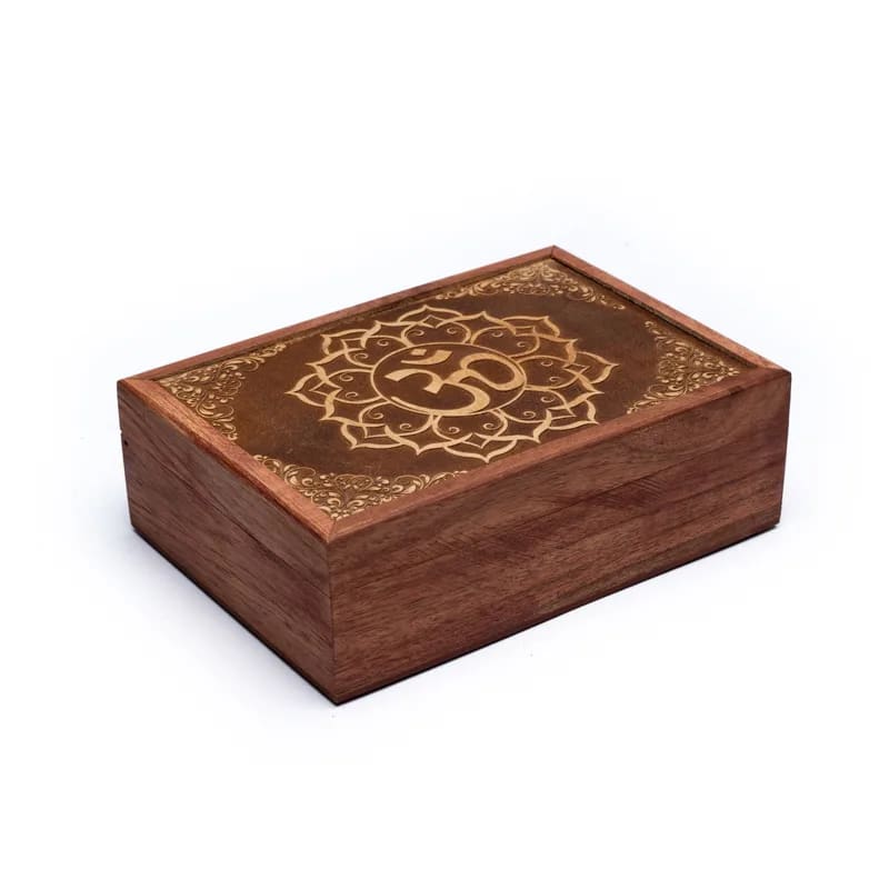 Tarotkistchen mit geschnitzem Ohm Symbol - 17.5x13x6.5 cm Tarotkistchen mit geschnitzem Ohm Symbol - 17.5x13x6.5 cm