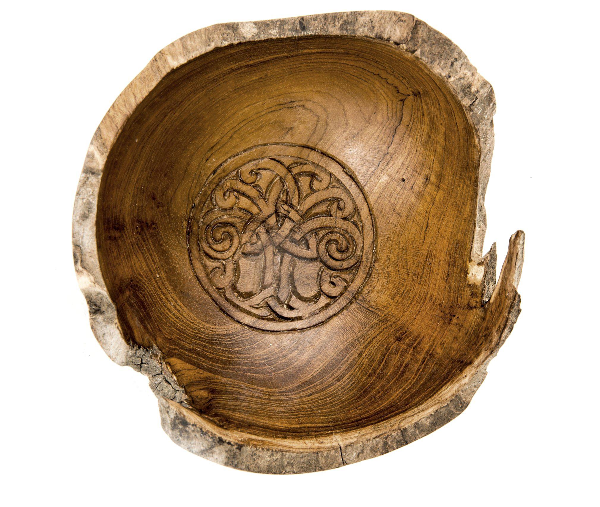 Kleine Schale - AYLEEN - DM 15 cm - Keltischer Lebensbaum - Handarbeit aus Holz Kleine Schale - AYLEEN - DM 15 cm - Keltischer Lebensbaum - Handarbeit aus Holz