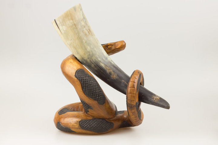Pagan Trinkhornständer - FIONA - 24 cm - Schlange aus Holz - Weltenschlange - Rechtsdrehend - Handarbeit Pagan Trinkhornständer - FIONA - 24 cm - Schlange aus Holz - Weltenschlange - Rechtsdrehend - Handarbeit