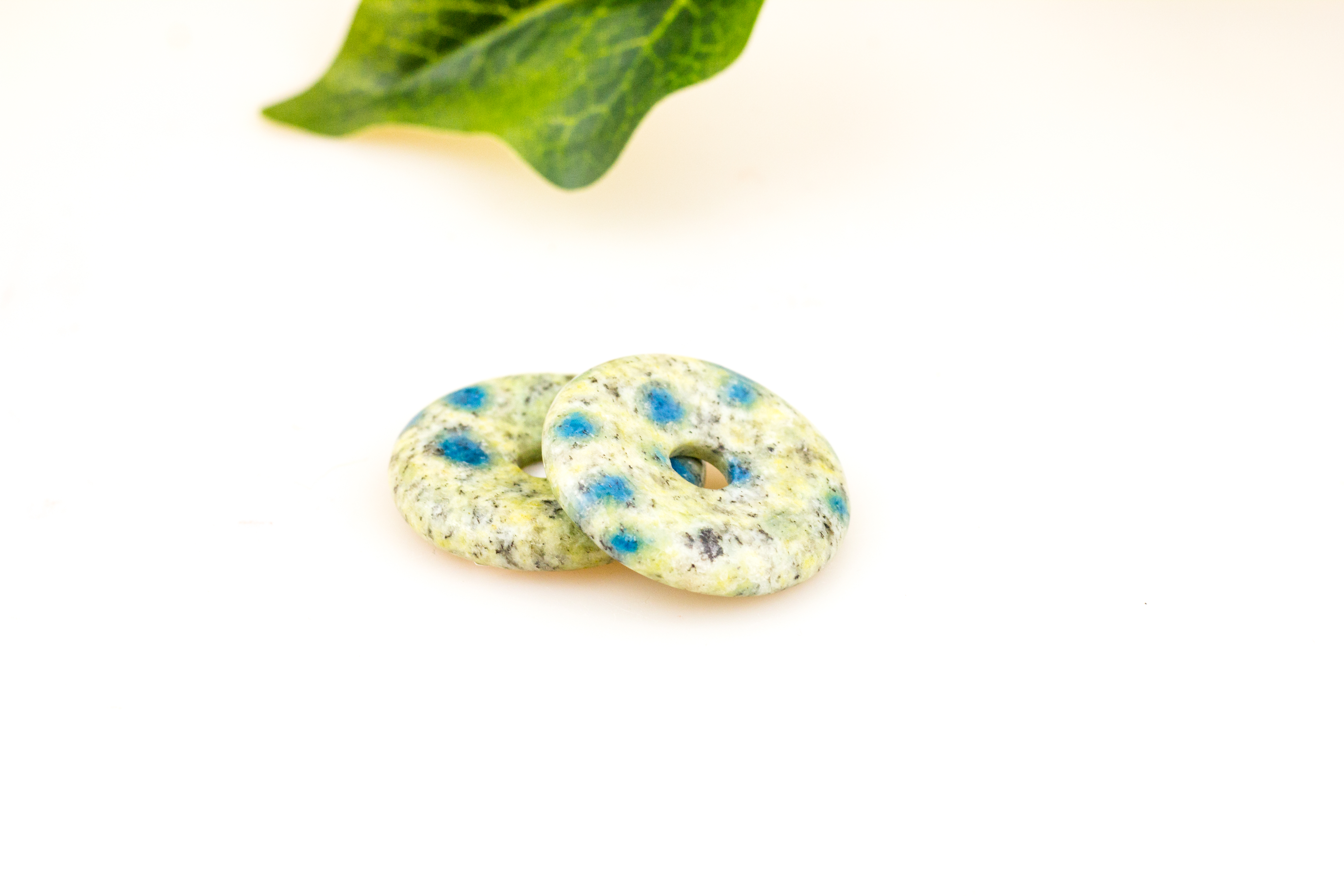 Donut 30 mm Granit mit Amazonit vom K2 Donut 30 mm Granit mit Amazonit vom K2