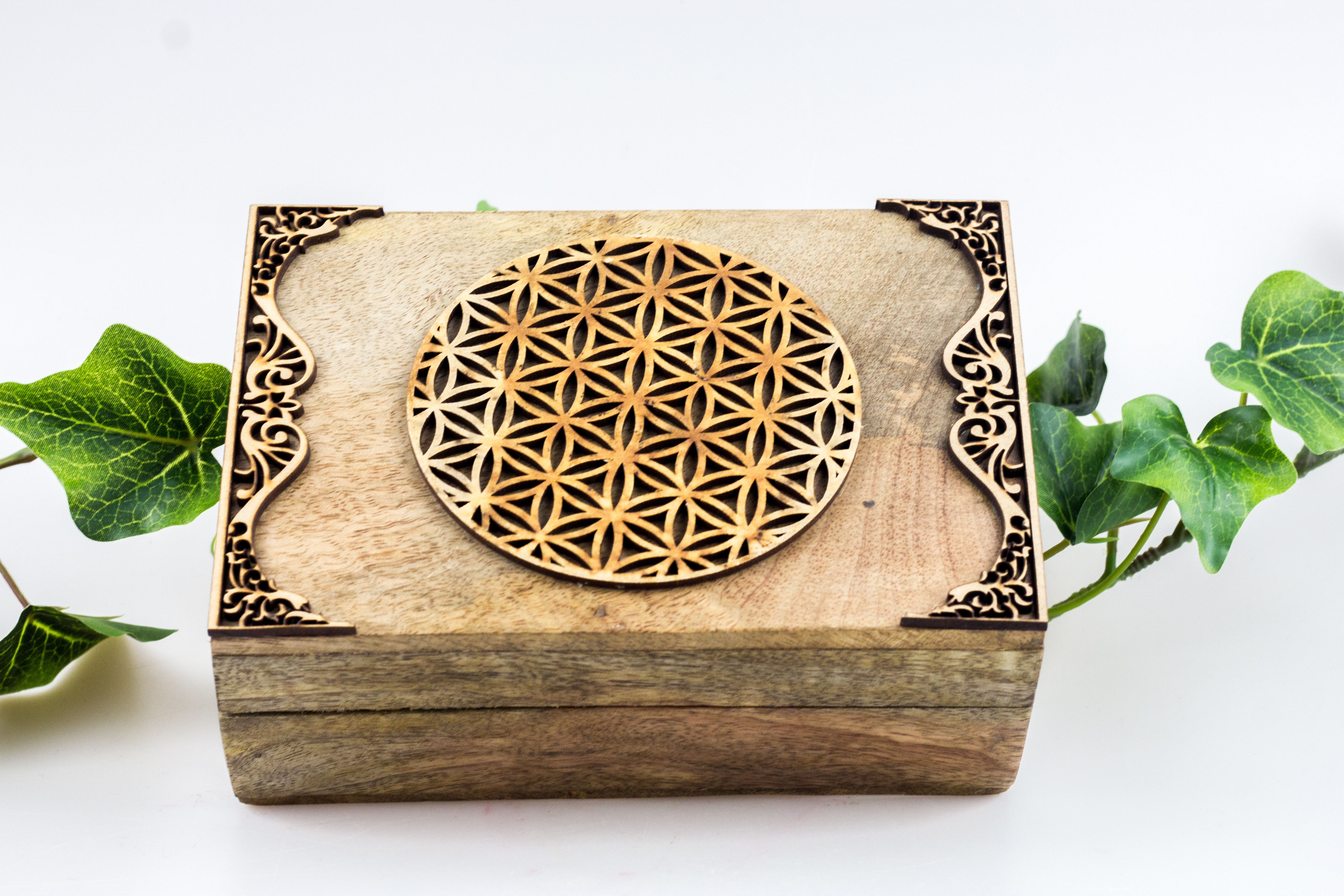 Tarotbox Blume des Lebens aus Mangoholz - 18x12x7 cm Tarotbox Blume des Lebens aus Mangoholz - 18x12x7 cm