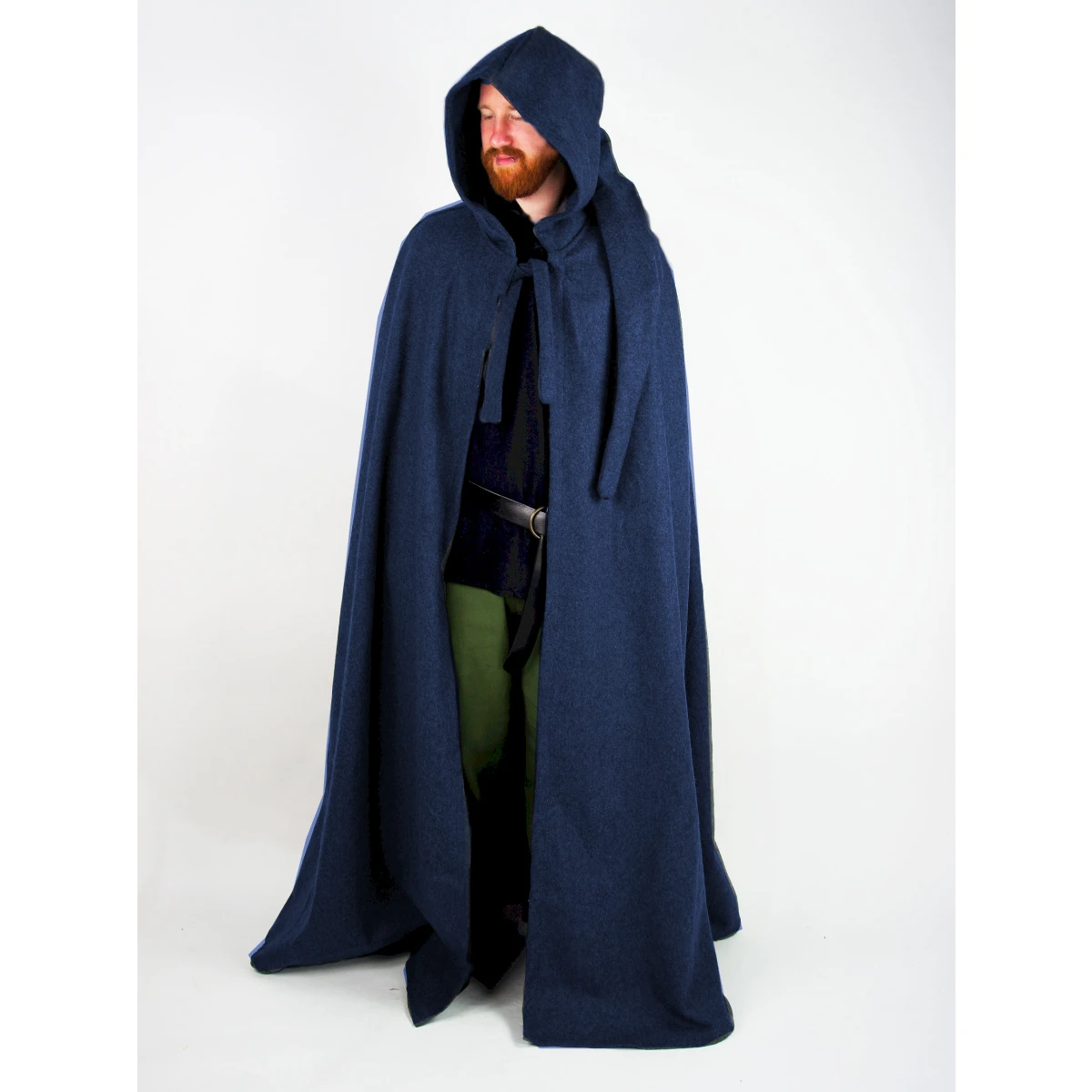 Wollumhang mit langer Kapuze "Hervir" blau Wollumhang mit langer Kapuze "Hervir" blau